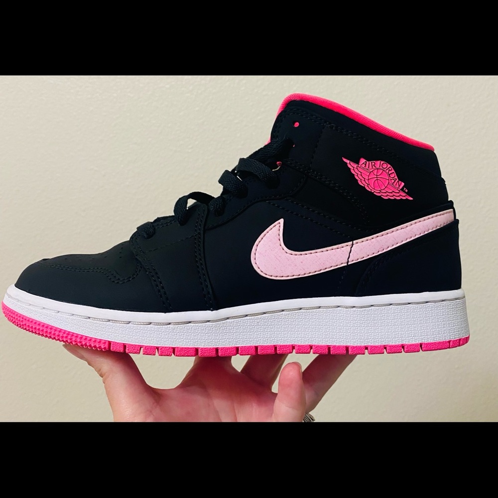 Air Force one 5Y I wear a women’s 6.5 euc black and pink